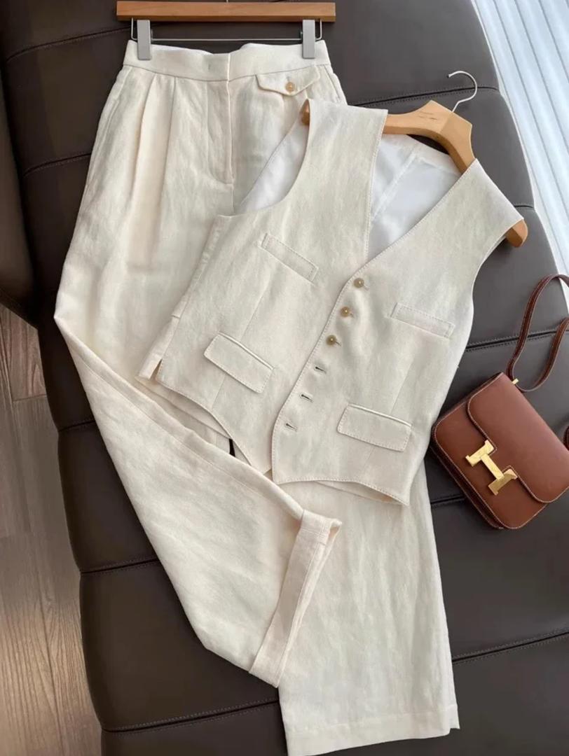 Brizo Statement Vest Suit With Pants In Beige