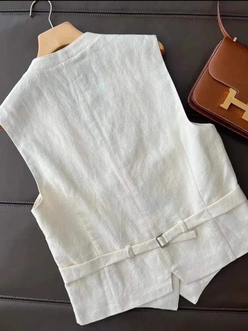 Brizo Statement Vest Suit With Pants In Beige