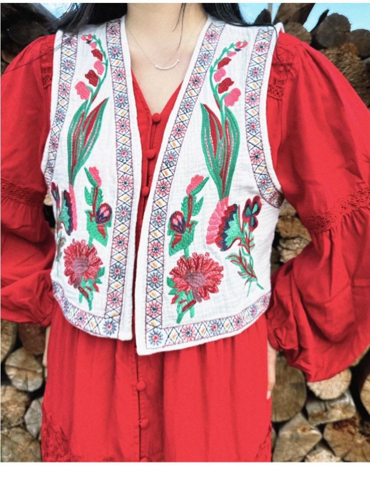 Cari Statement Vest Top In Beige