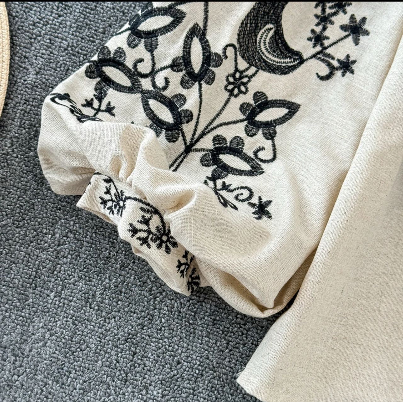 Teo  Embroidered Summer Top In Beige