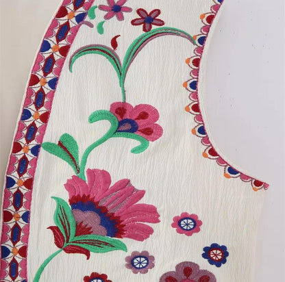 Jeeni Statement Vest Top In Beige