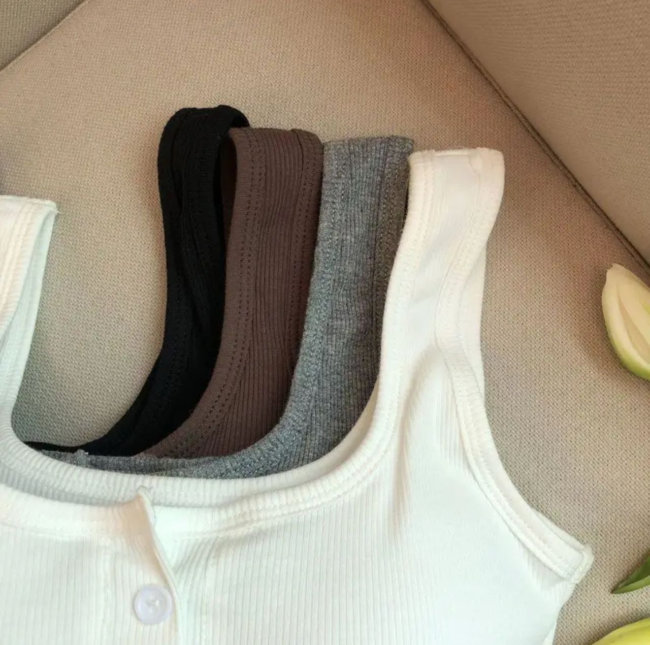 Junia Statement Summer Top In White