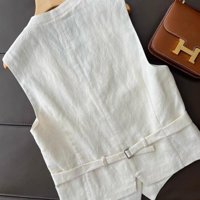 Brizo Statement Vest Suit With Pants In Beige