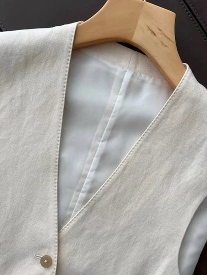 Brizo Statement Vest Suit With Pants In Beige