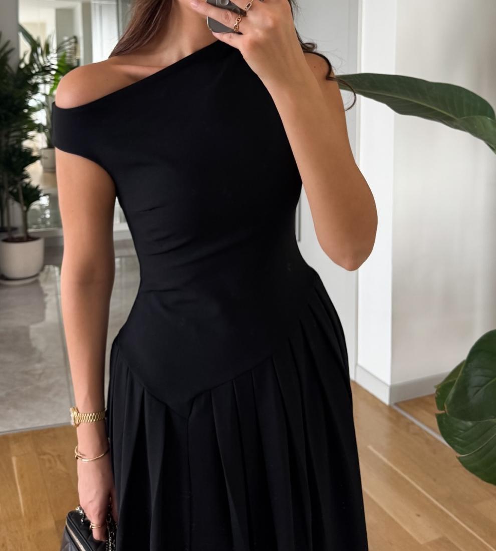 Sereia Statement Pleated Holiday Dress In Black