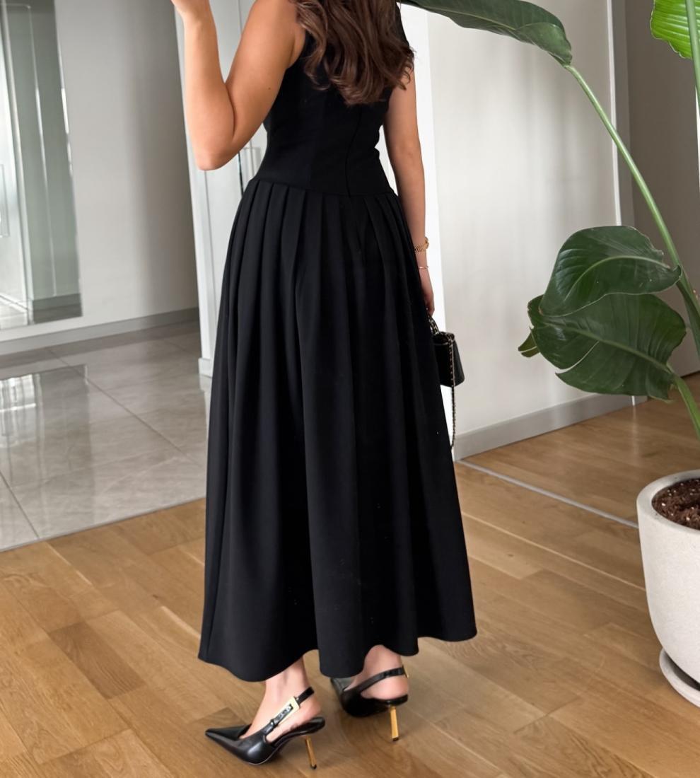 Sereia Statement Pleated Holiday Dress In Black